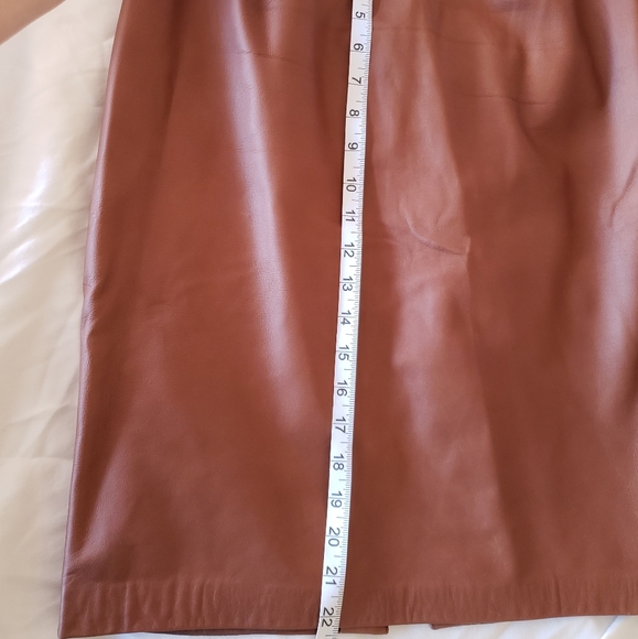 Danier leather skirt - Picture 5 of 7